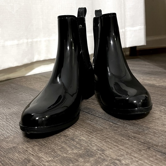 Marc Fisher Shoes - Marc Fisher | Like-New Black Rainy 2 Boots Size: 7